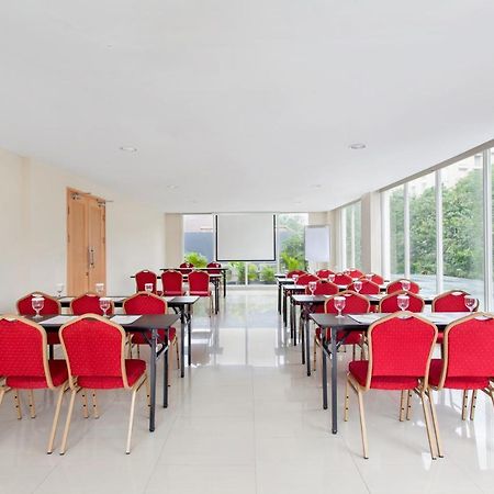 Ibis Budget Semarang Tendean מראה חיצוני תמונה