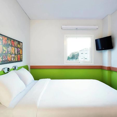 Ibis Budget Semarang Tendean מראה חיצוני תמונה