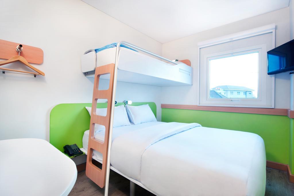 Ibis Budget Semarang Tendean חדר תמונה