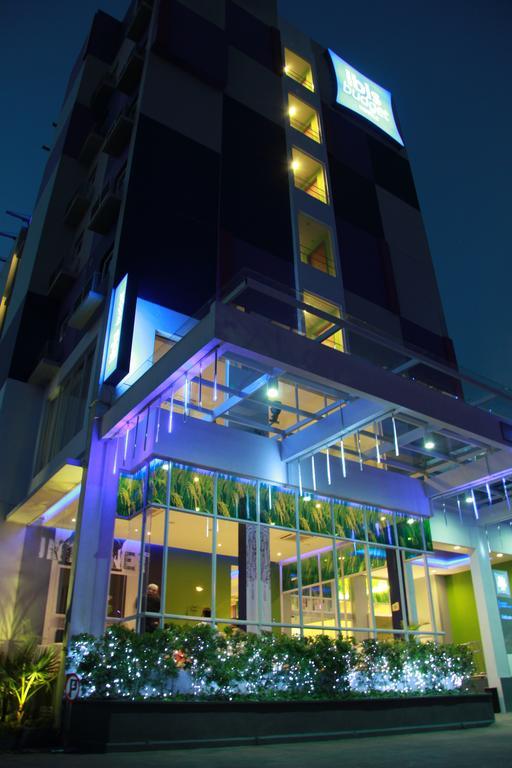 Ibis Budget Semarang Tendean מראה חיצוני תמונה