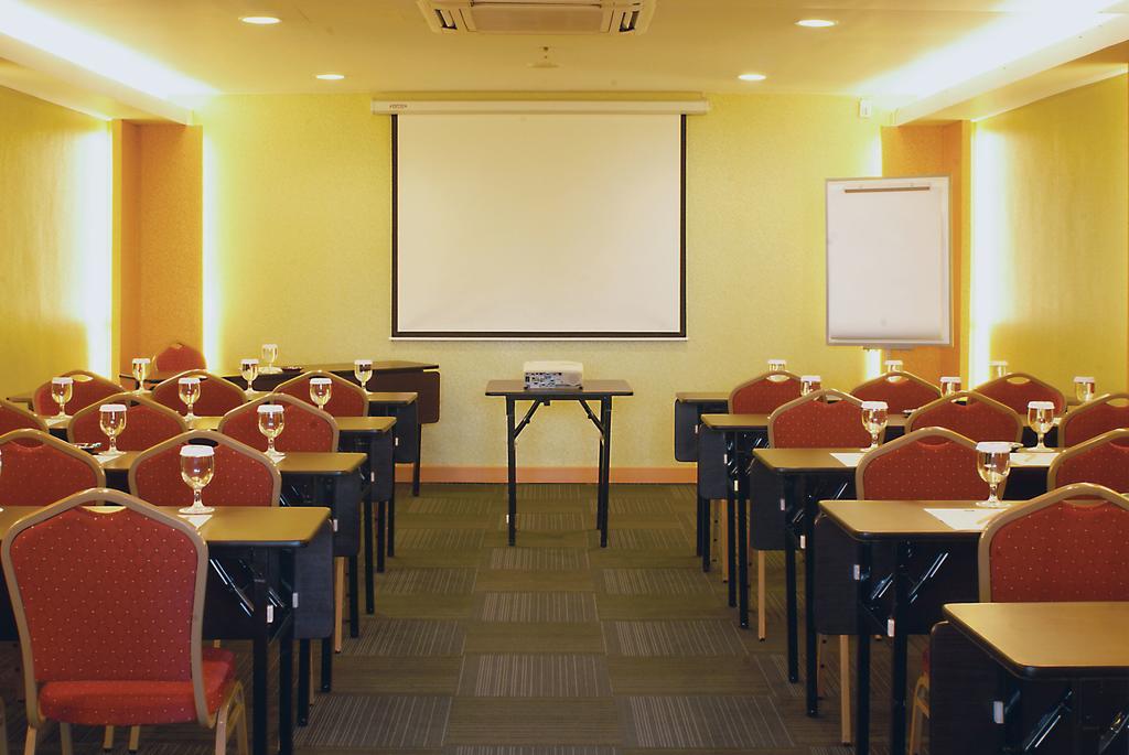 Ibis Budget Semarang Tendean מראה חיצוני תמונה