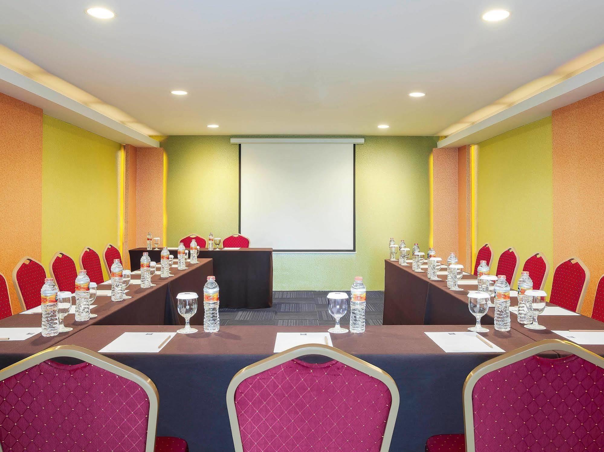 Ibis Budget Semarang Tendean מראה חיצוני תמונה
