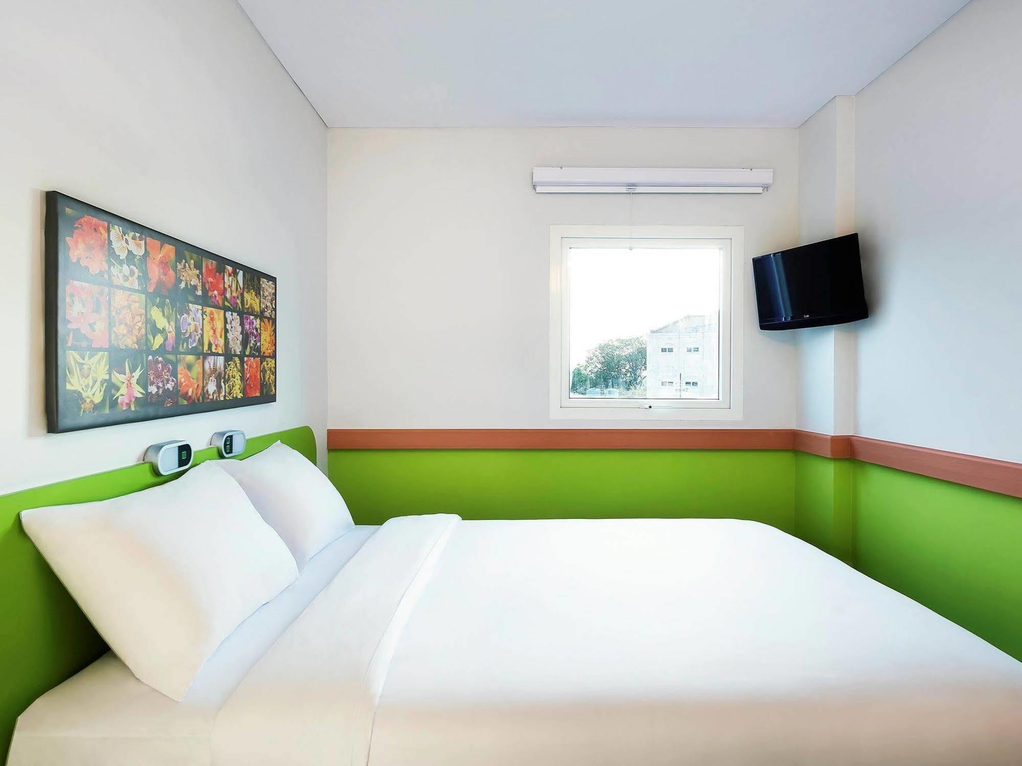 Ibis Budget Semarang Tendean מראה חיצוני תמונה