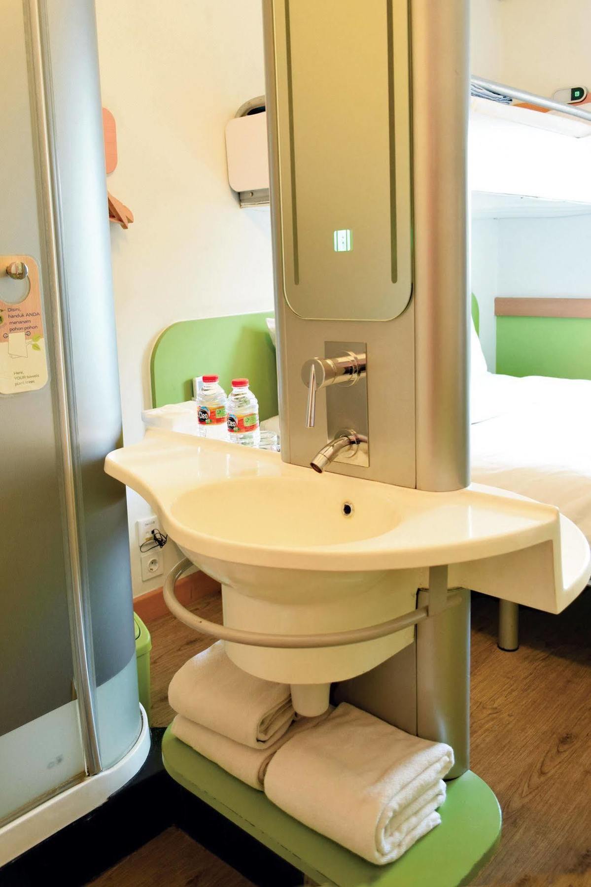 Ibis Budget Semarang Tendean מראה חיצוני תמונה