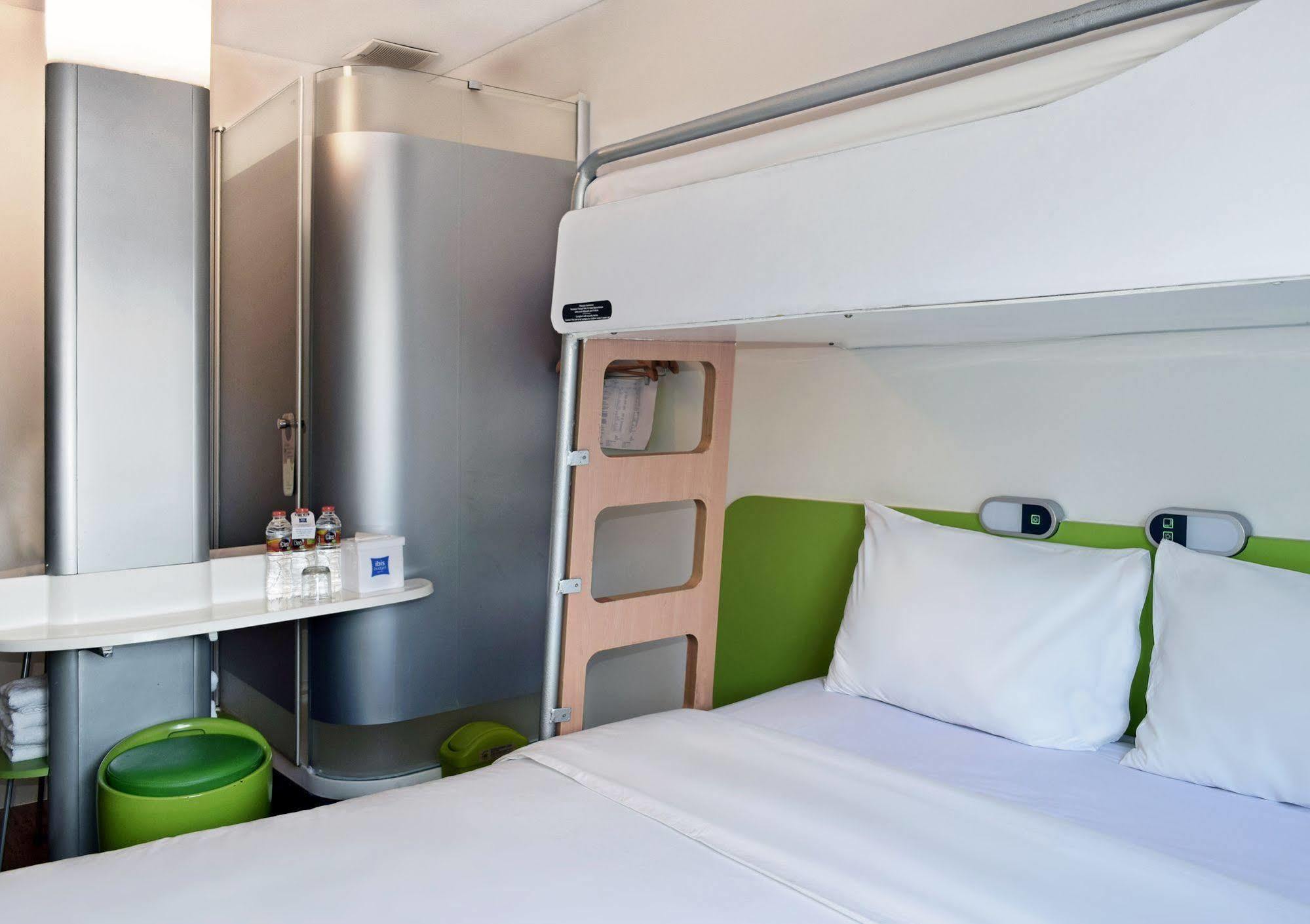 Ibis Budget Semarang Tendean מראה חיצוני תמונה