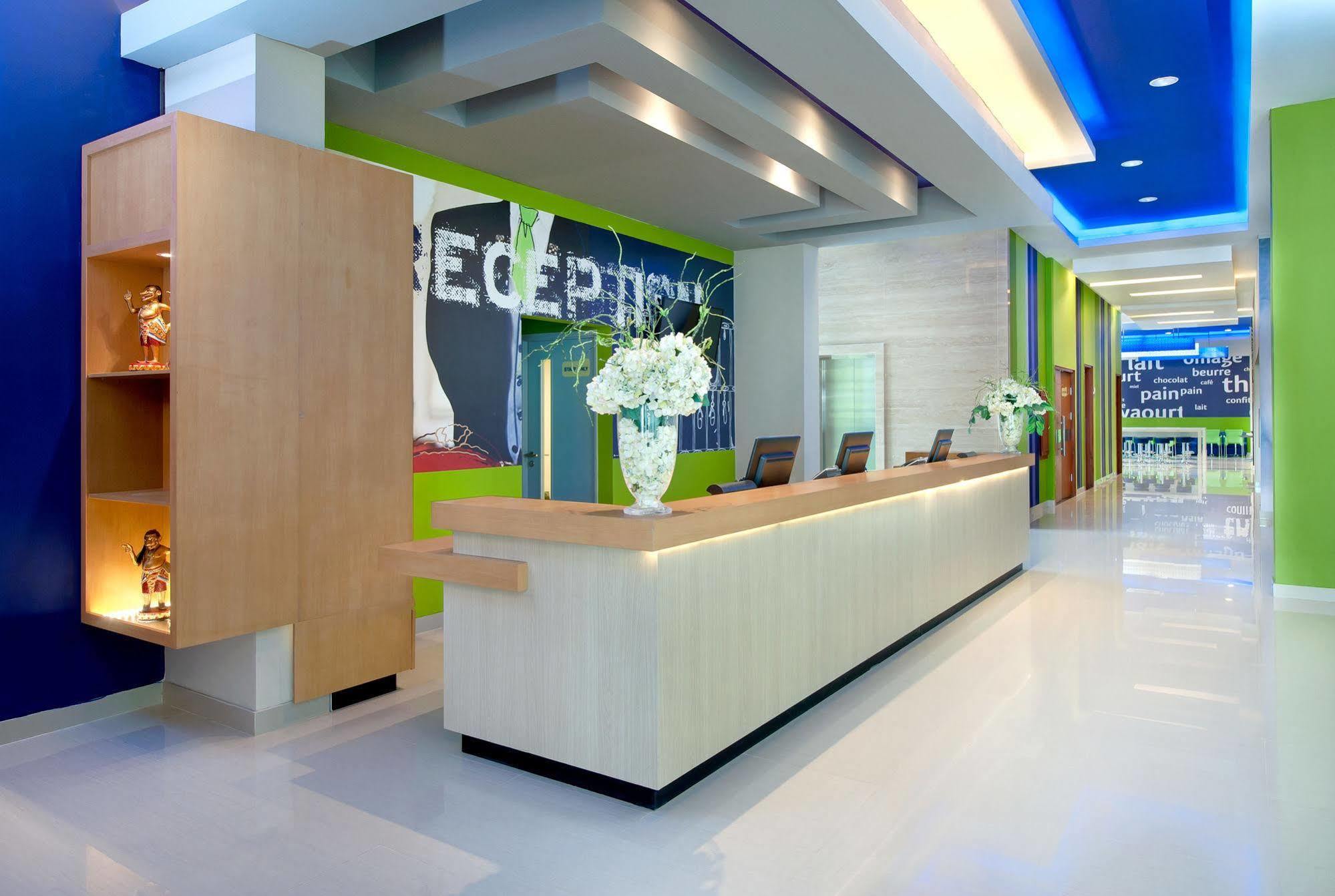 Ibis Budget Semarang Tendean מראה חיצוני תמונה