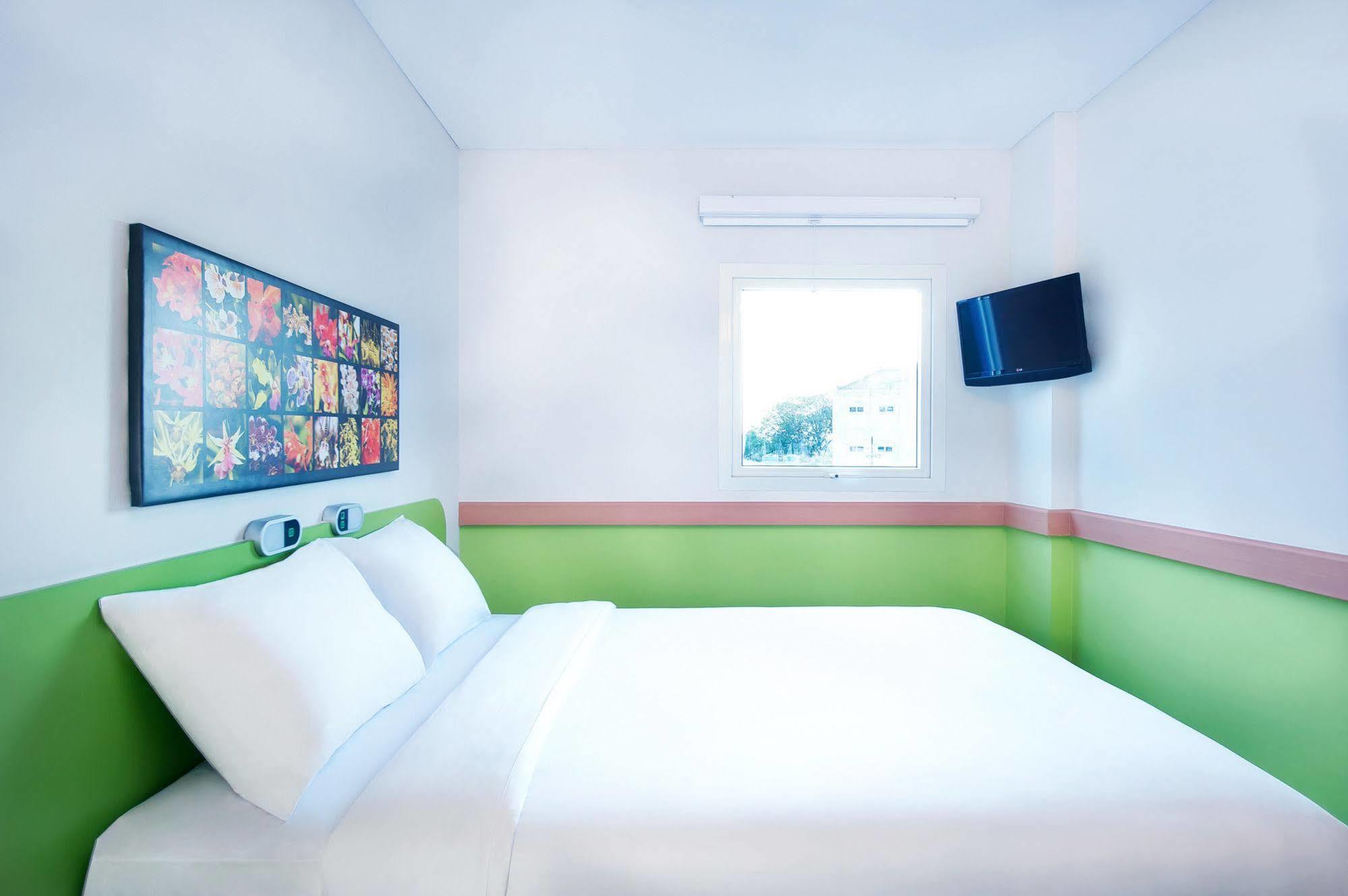 Ibis Budget Semarang Tendean מראה חיצוני תמונה