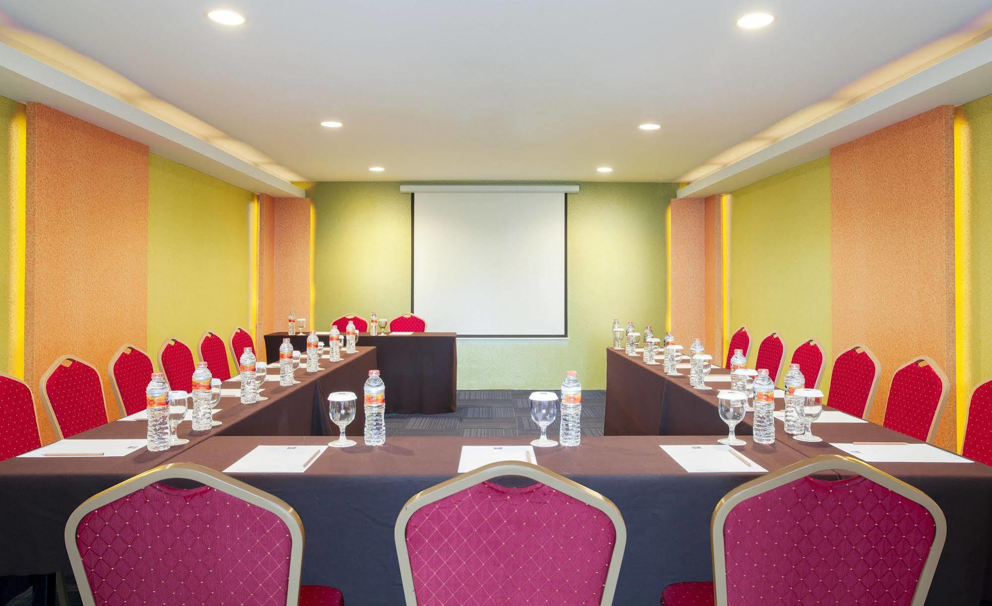 Ibis Budget Semarang Tendean מראה חיצוני תמונה